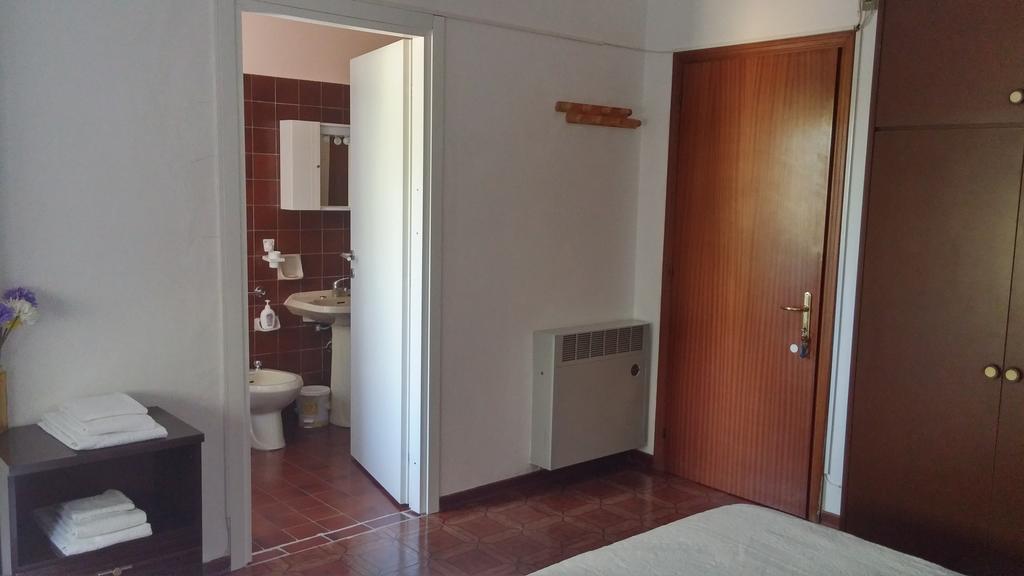 Accogliente E Ospitale B&B Perugia Ruang foto